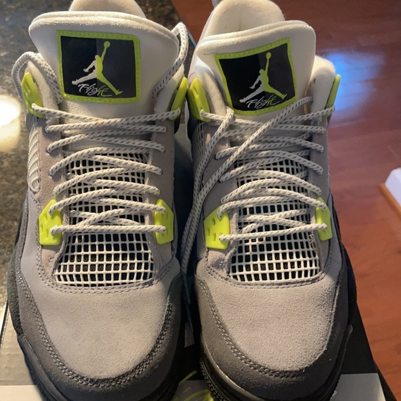 Air Jordan Retro SE (GS) Cool Grey/Volt-Wolf